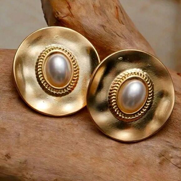 Vintage Style Gold and Pearl Earrings - Picture 1 of 1